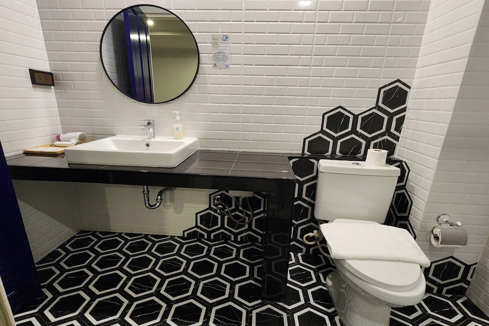 J Place Hotel 46/50
