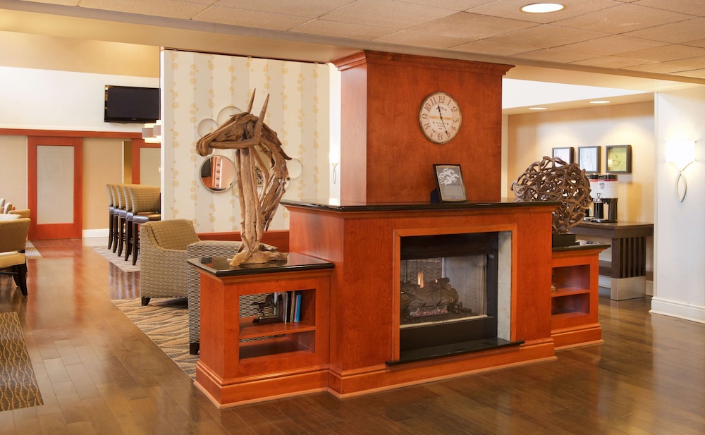 Hampton Inn and Suites Pittsburgh Meadow Lands 34/47