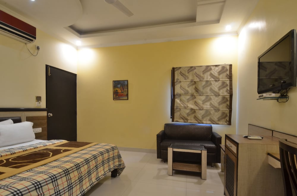 Hotel Sarovar Regency 13/27