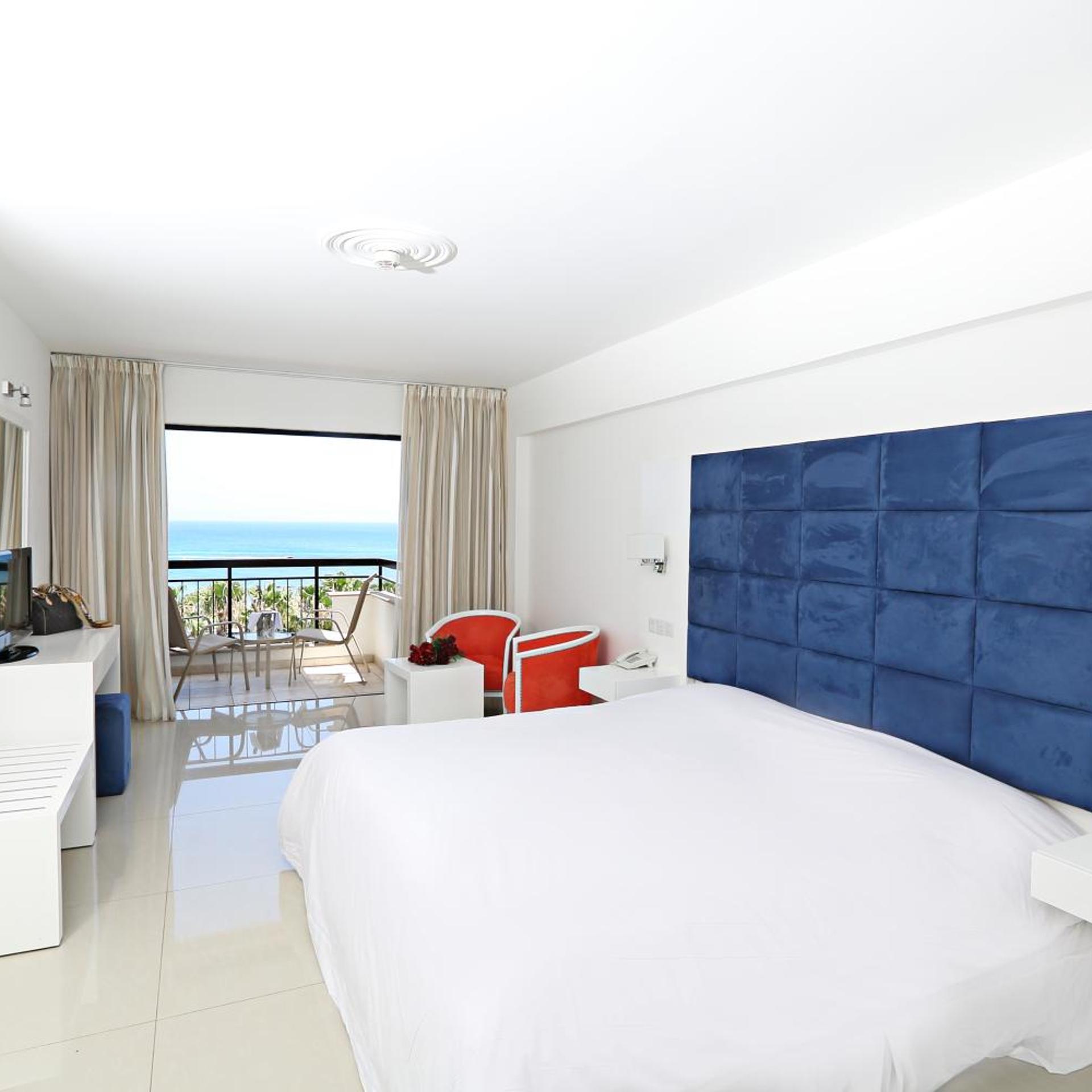 Suite, Sea Front