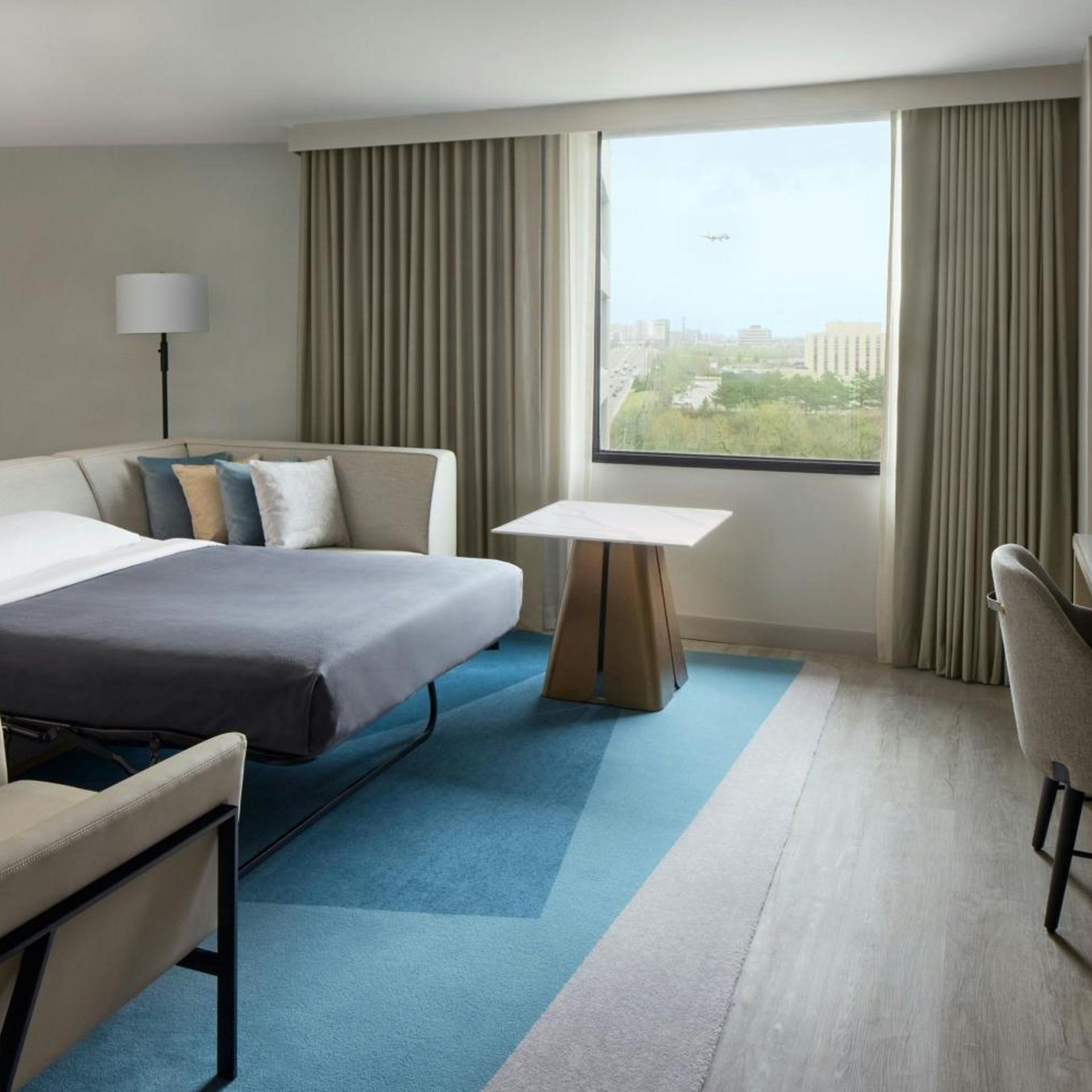Hospitality, Suite, Queen Bed, Sofa