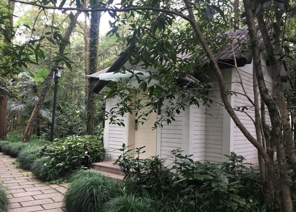 Lotus Glade Hotel 41/50