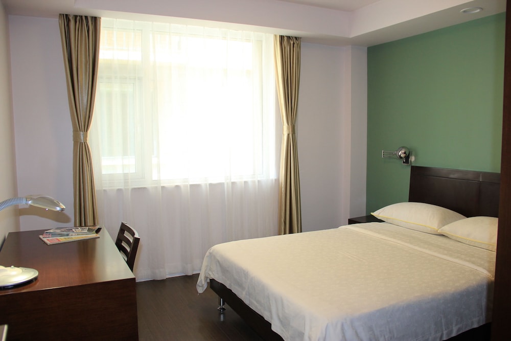 EXECUTIVE, SUITE