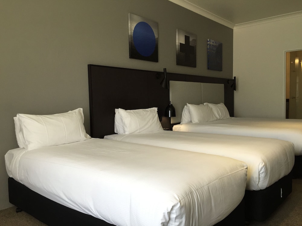 Silkari Urban CKS Sydney Airport Hotel 17/33
