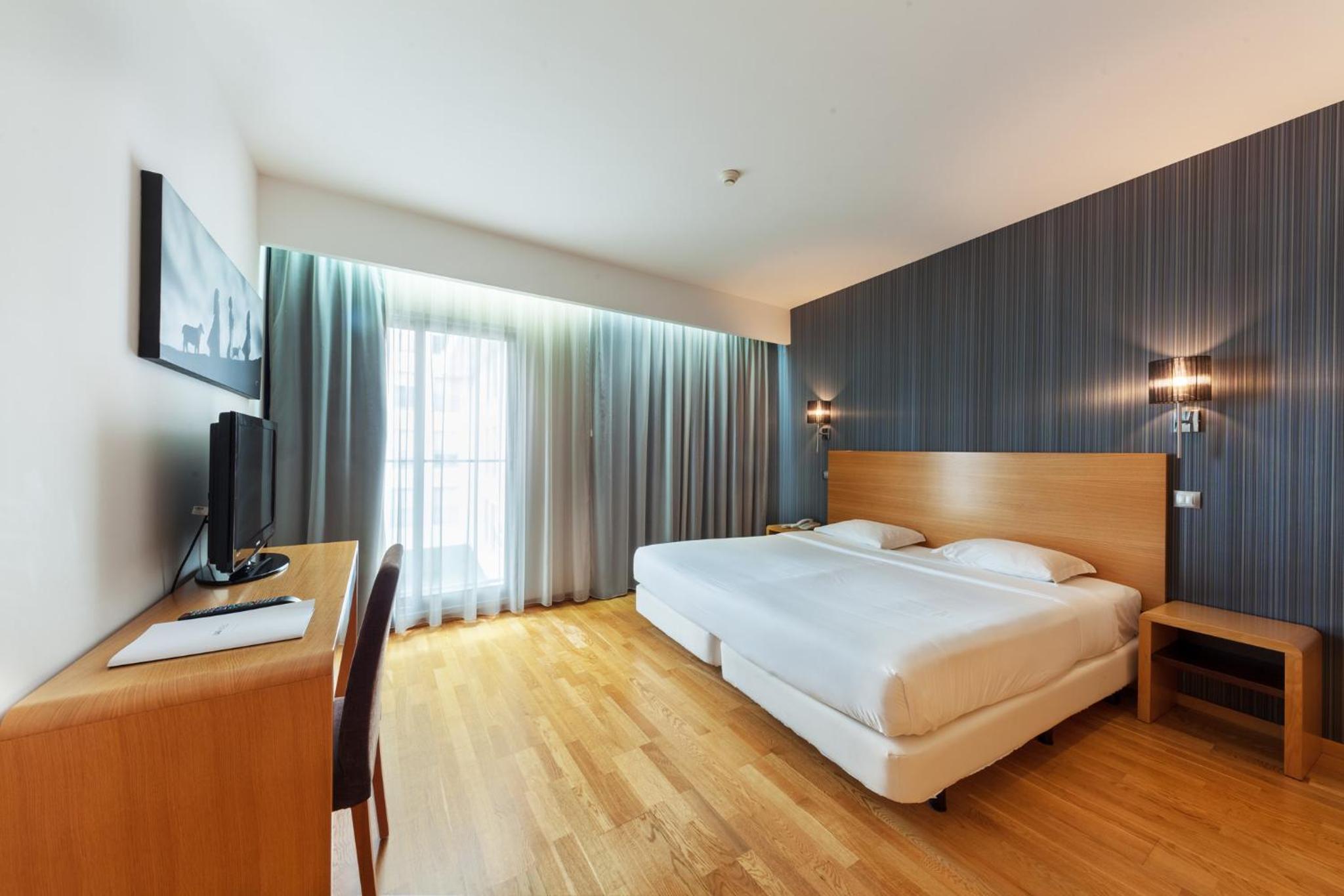 غرفة بسرير مزدوج أو سريرين منفصلين، Lux Fatima Park Hotel Suites And Residence 3/5
