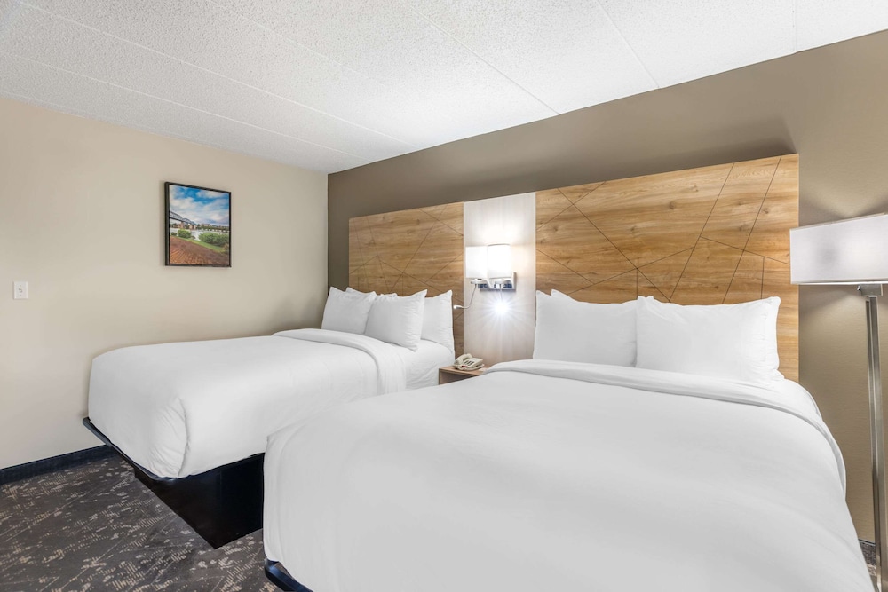 SUITE, 2 DOUBLE BEDS