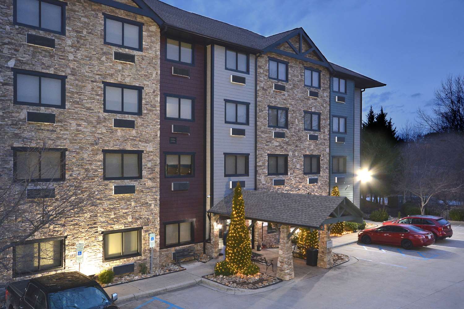 Brookstone Lodge near Biltmore Village, an Ascend Collection Hotel 2/23