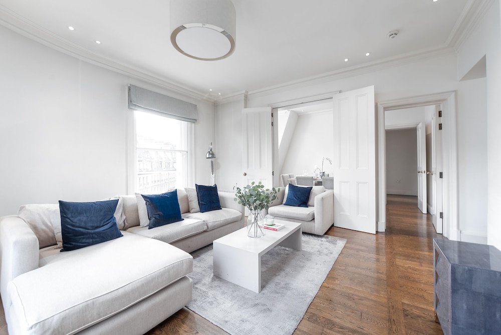 Grosvenor Gardens by CAPITAL 7/50