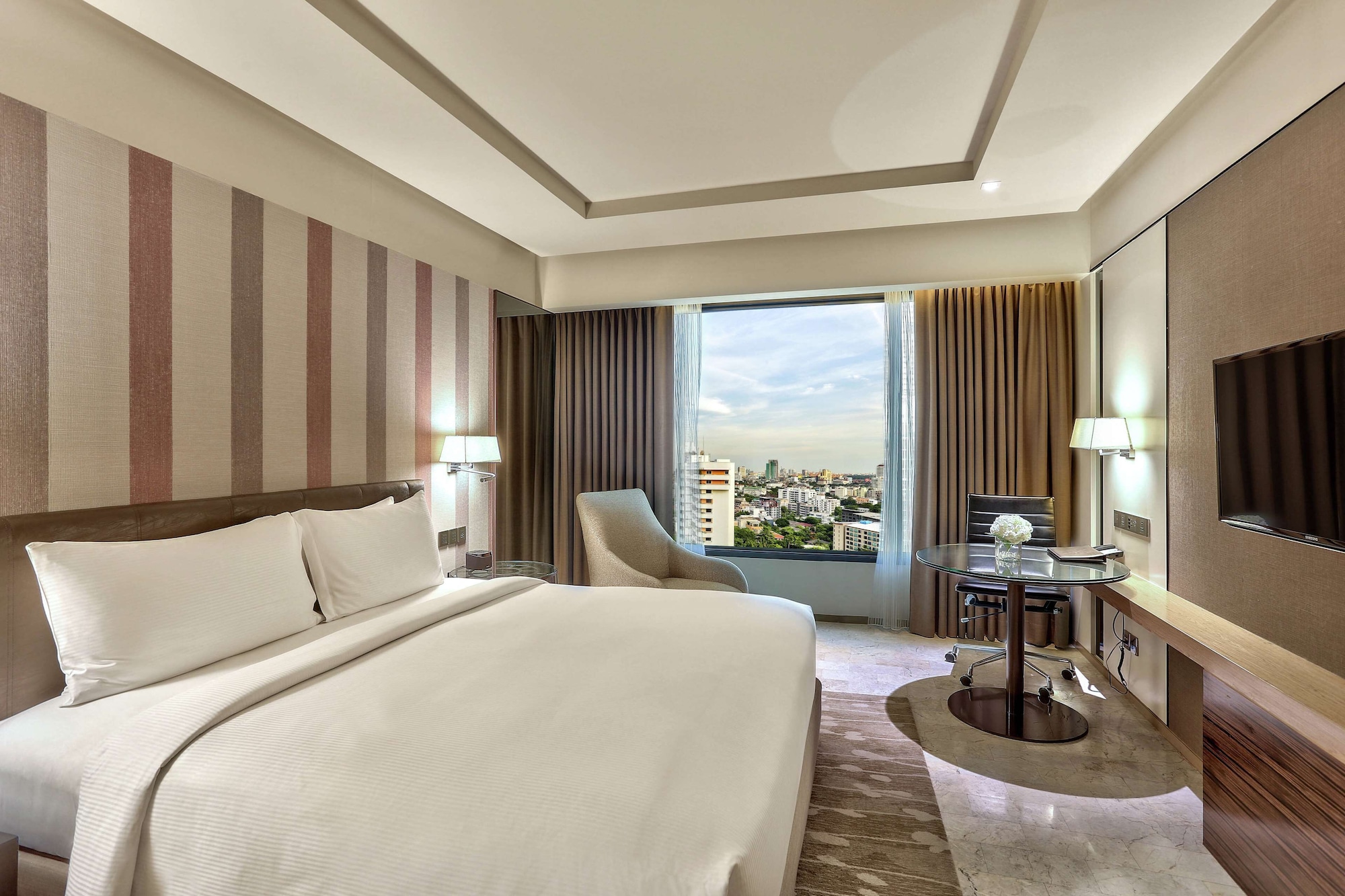 ROOM, KING BED