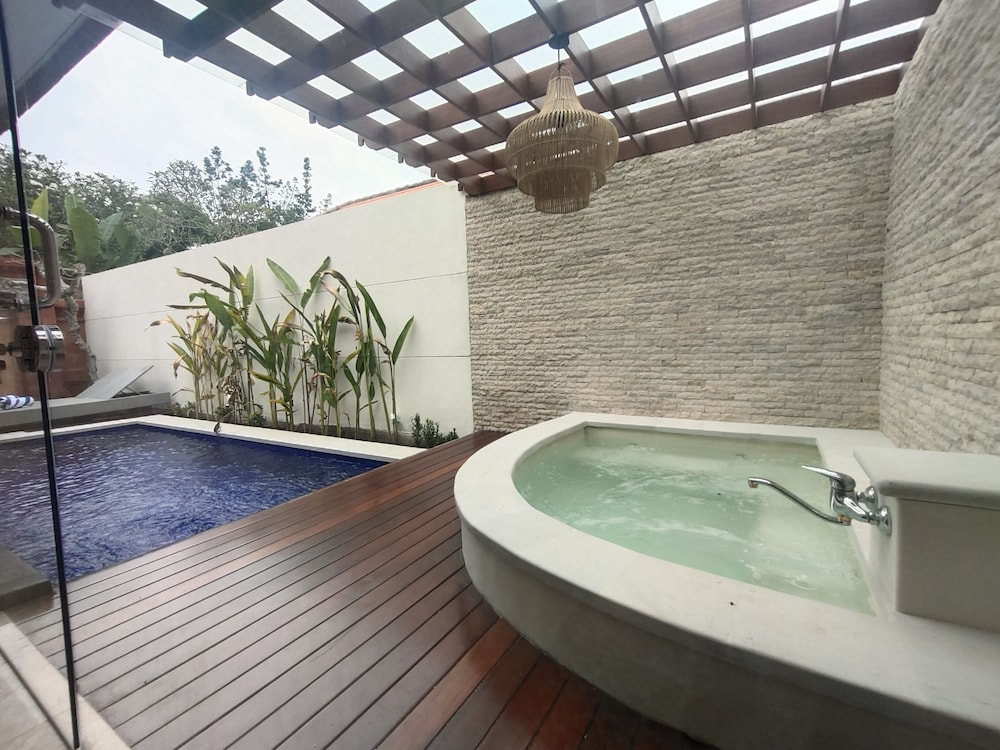 Three Brothers Bungalows & Villas Legian 57/79