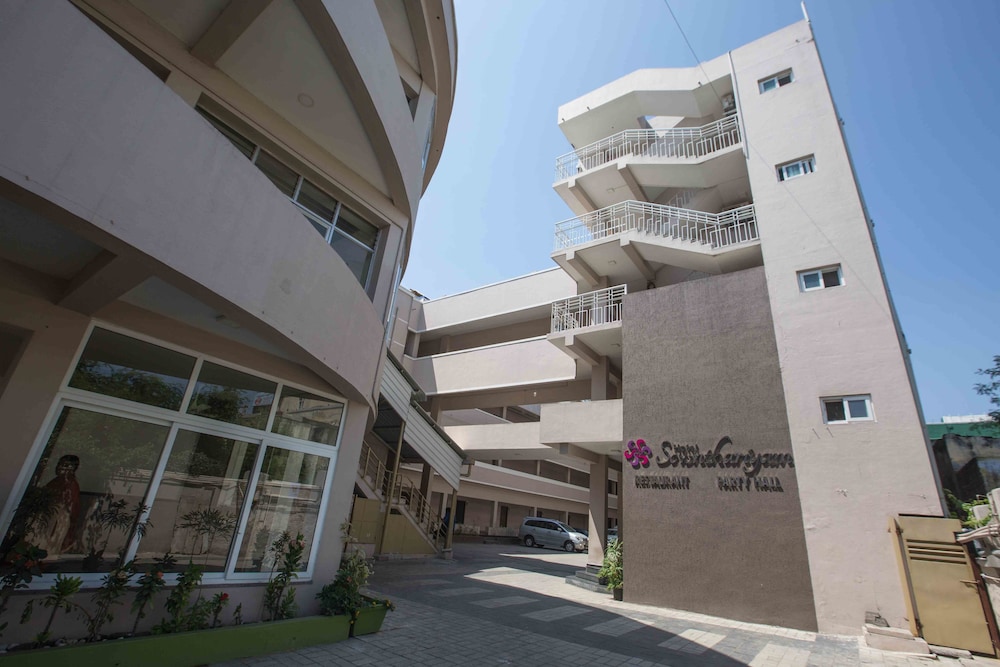 HOTEL SOWNTHARIYAM 23/30
