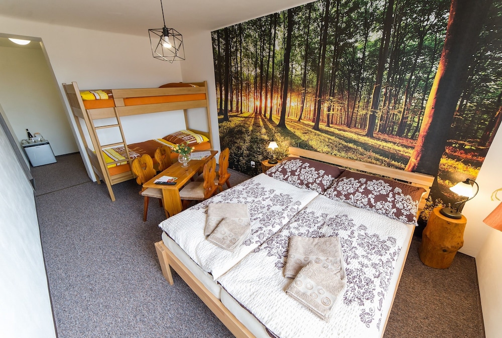 ROOM, QUADRUPLE