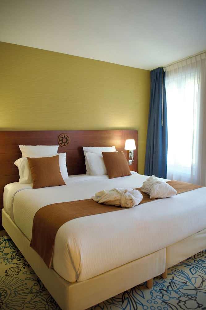 Junior Suite, Twin Beds, Street View، Hotel Le Yachtman 4/10