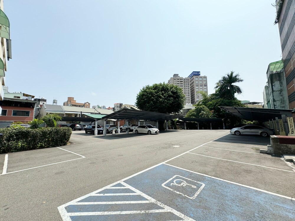 Ai-Lai Fashion Hotel 65/72