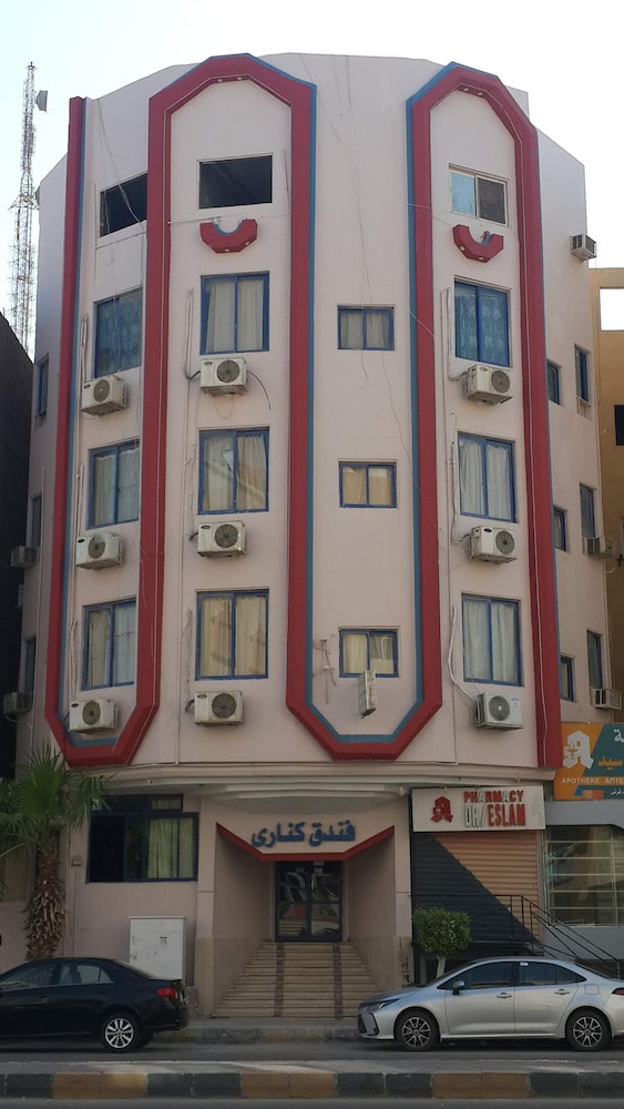 Canary Hotel 3/50