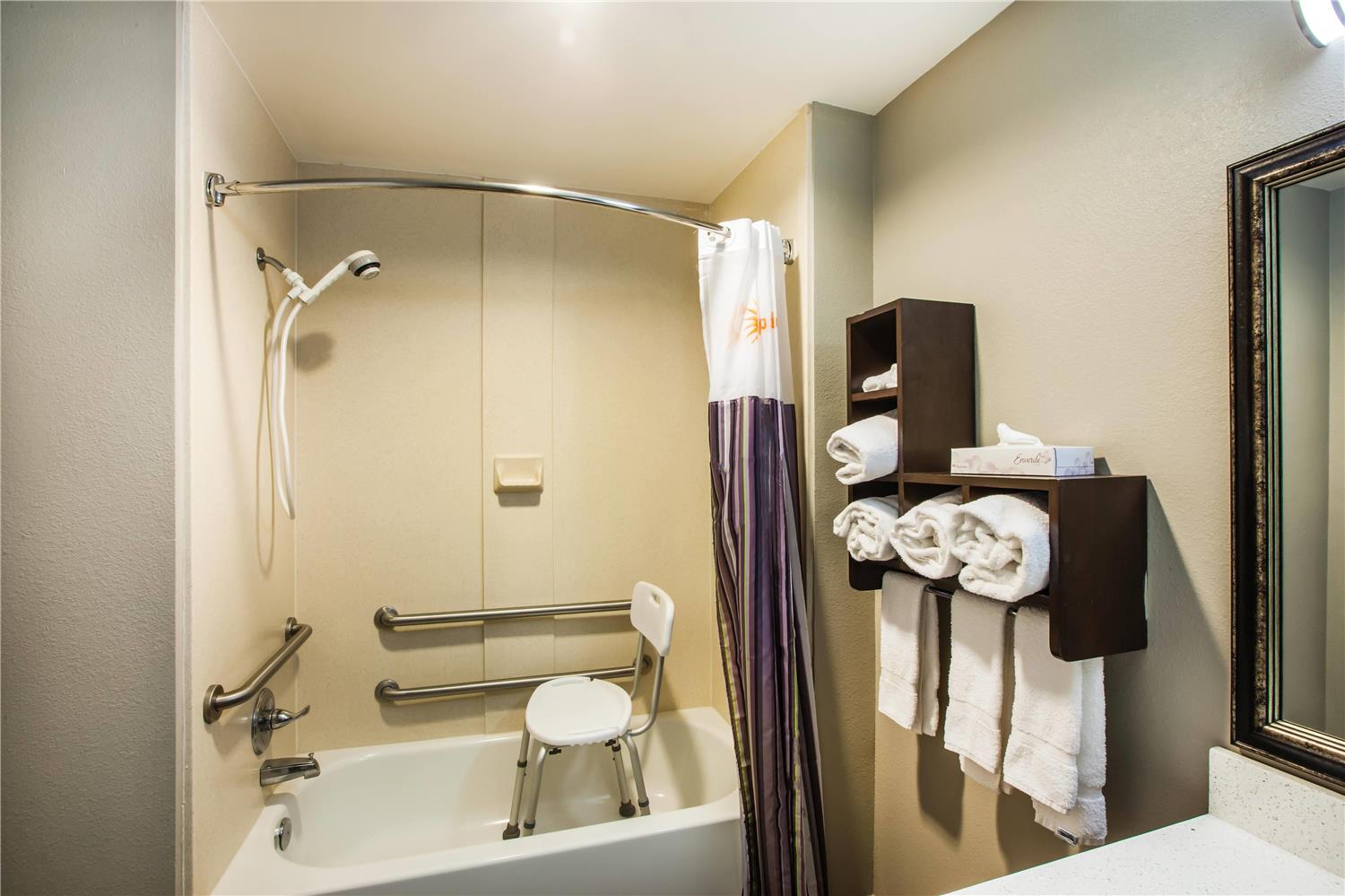 La Quinta Inn & Suites by Wyndham Baton Rouge Denham Springs 43/44