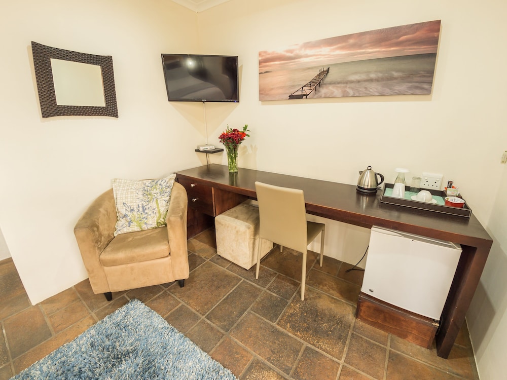 Mackaya Bella Guest House 50/71