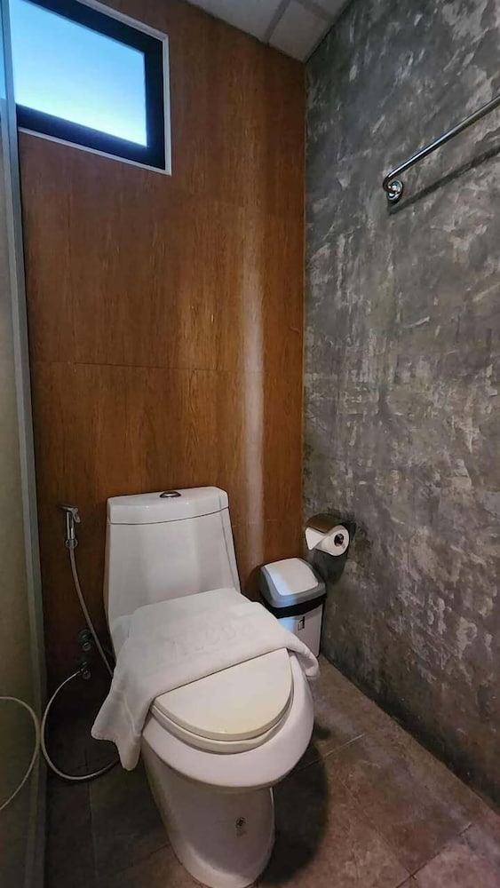 Stucco Loft Residency 47/72