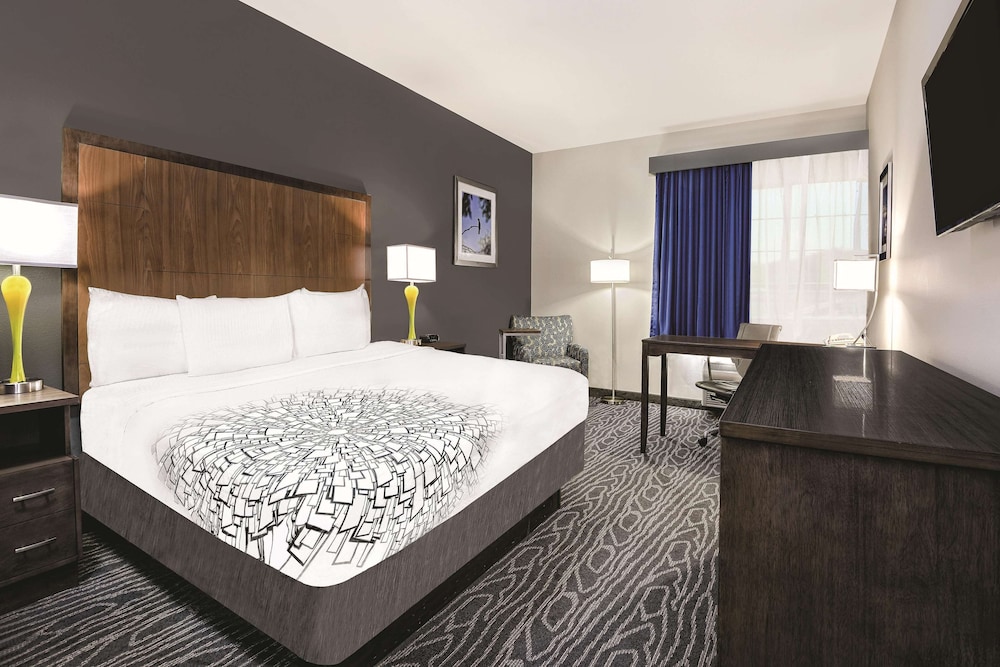 La Quinta Inn And Suites By Wyndham Mercedes 22/61