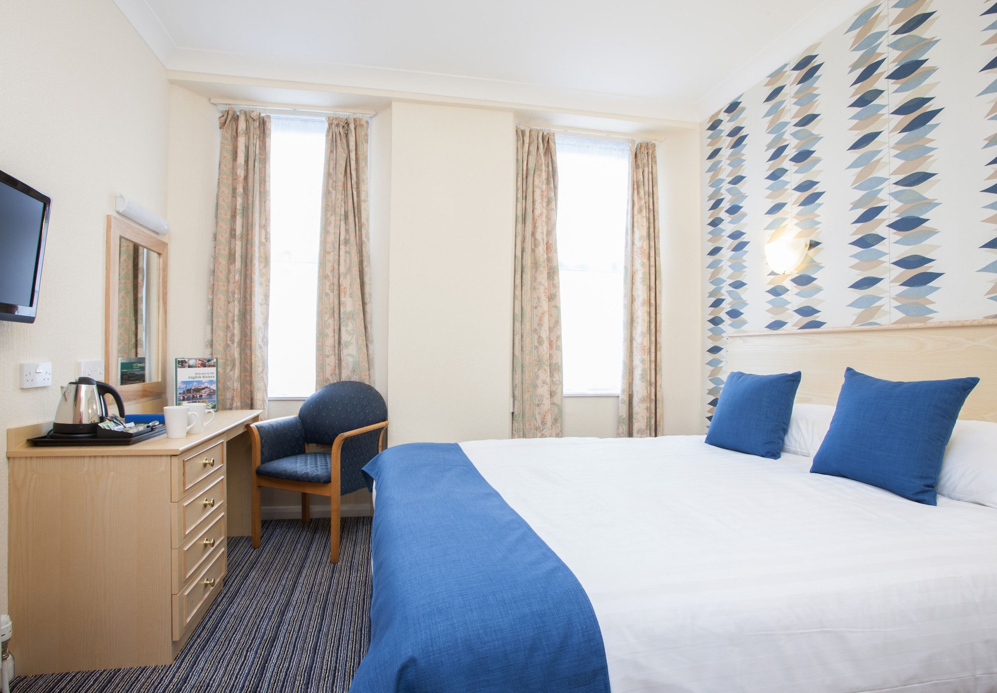 ROOM, DOUBLE BED