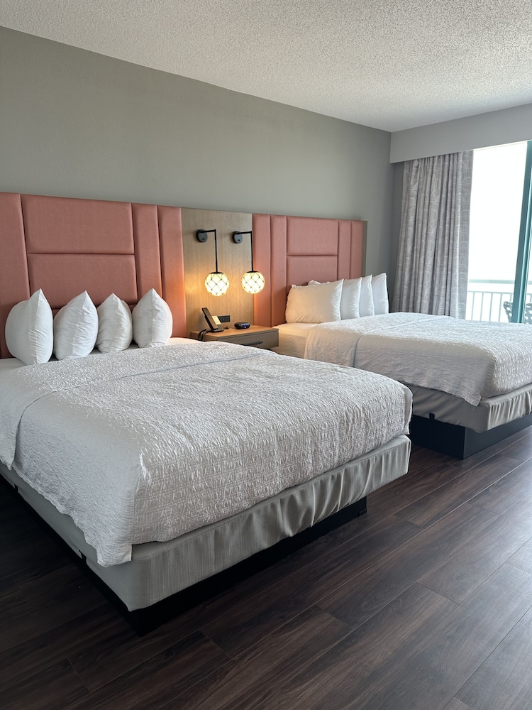 Room, 2 Queen Beds, Ocean Front, Balcony
