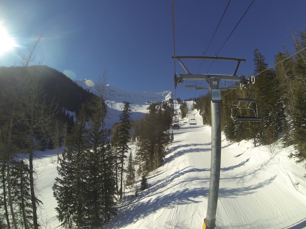 Fernie Slopeside Lodge 17/20
