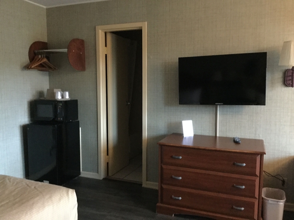 Falls Inn Newton Falls 8/43