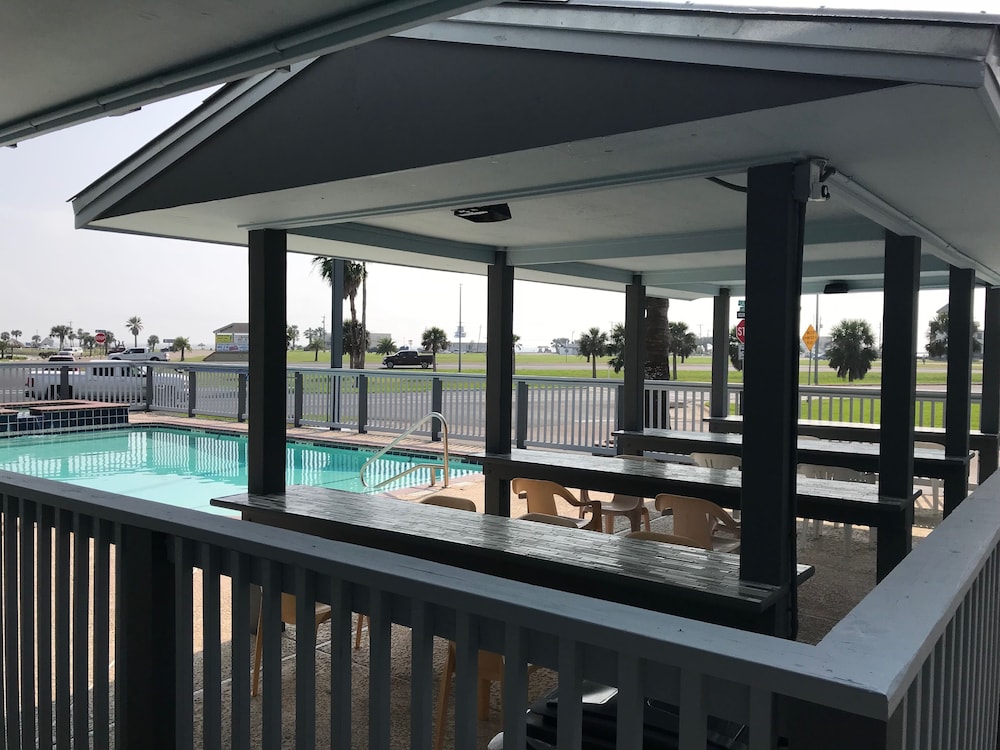 Blue Wave Inn 7/50