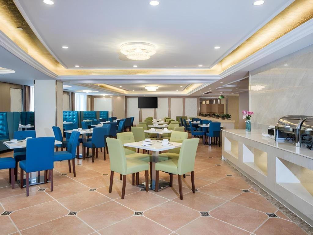 Vienna Hotel (Guangzhou Baiyun Airport Huadu Avenue) 44/58