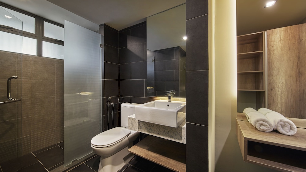Tropics Eight Suites 9/61