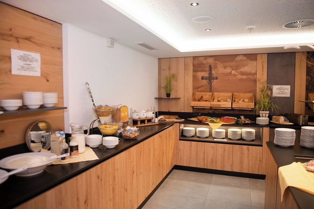 Hotel Schneeberger 60/75