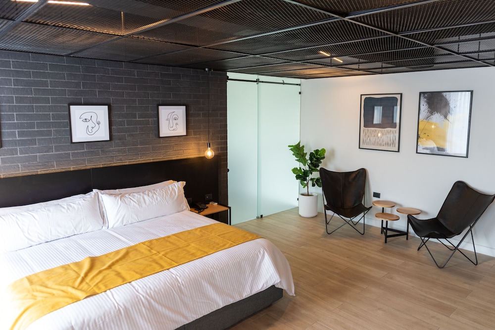 Fulton Business Luxury Hotel 7/49