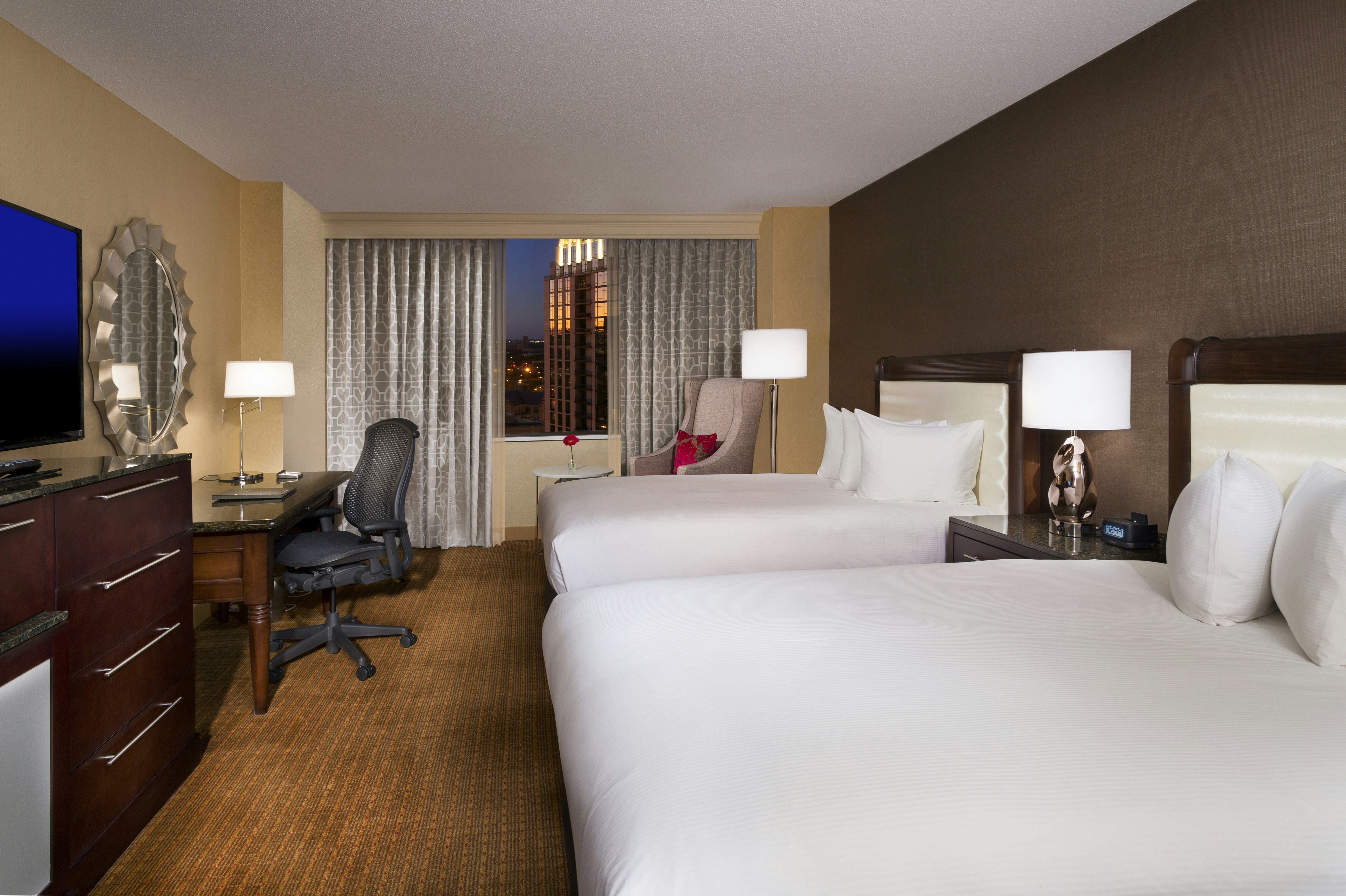 DELUXE, 2 DOUBLE BEDS, CITY VIEW