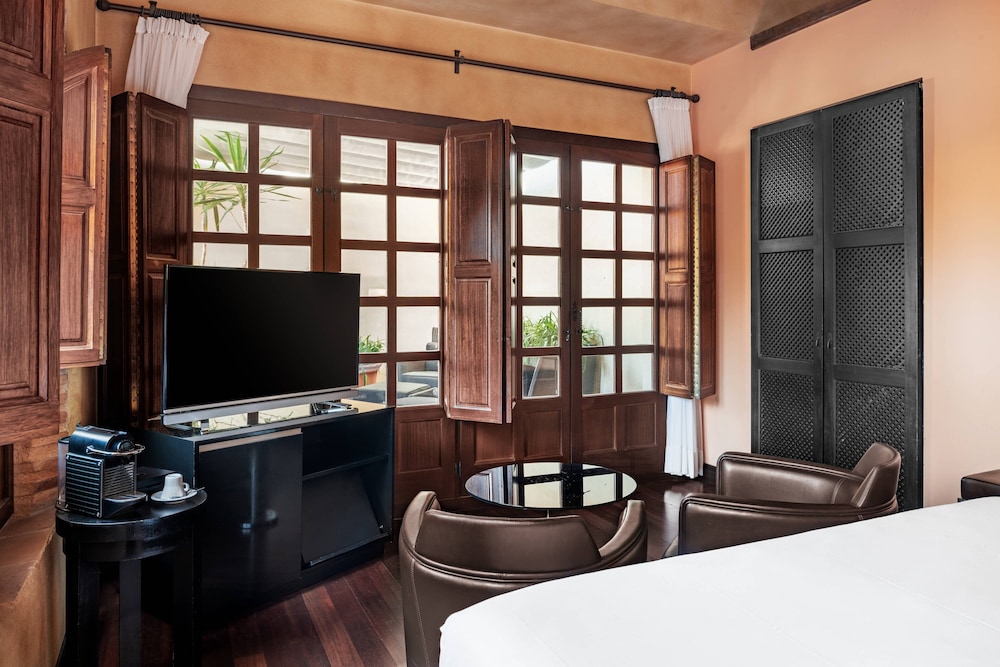 Hotel Palacio de Santa Paula Autograph Collection 35/42