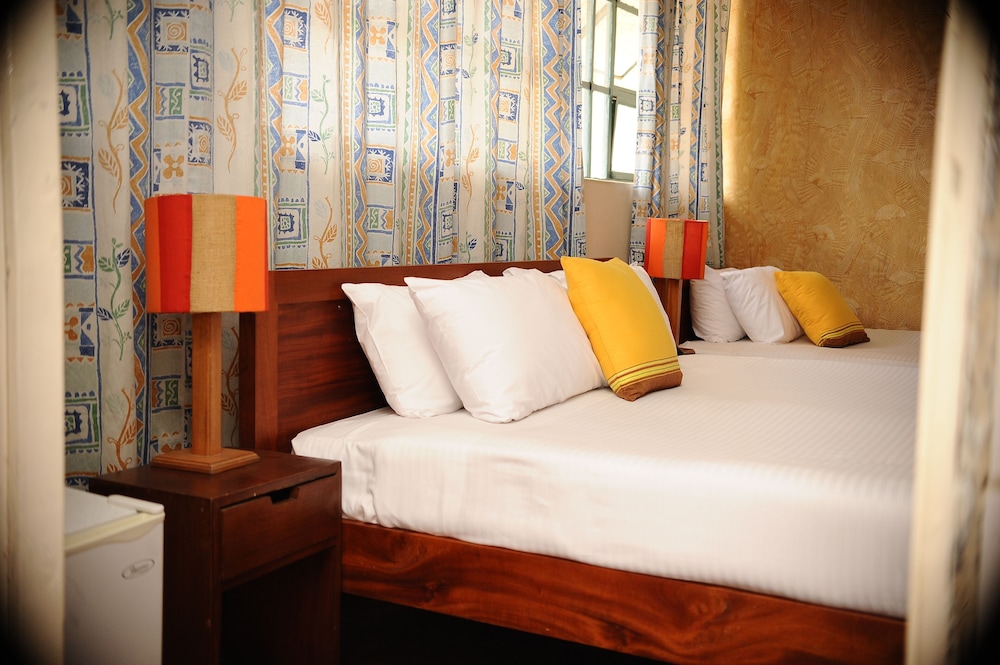 Kenya Comfort Hotel 7/69