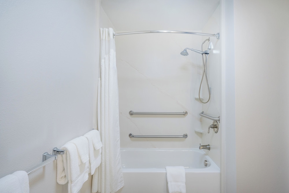 Holiday Inn Express Hotel Suites Frankfort 71/74