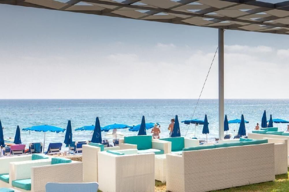 Vrissaki Beach Hotel 45/50