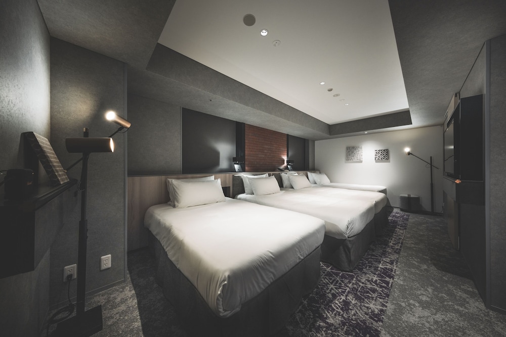 DELUXE, FAMILY, TWIN BEDS