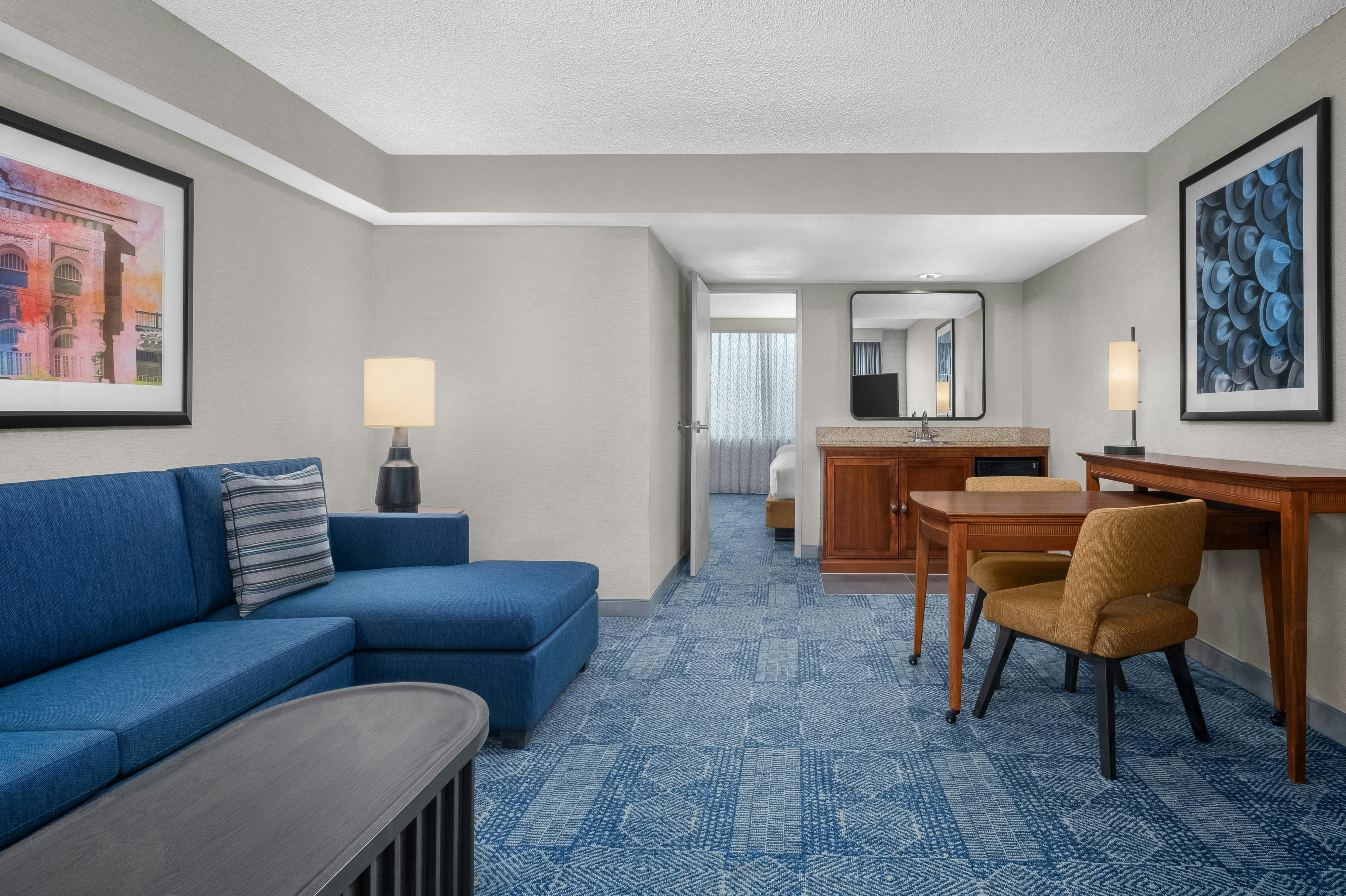 1 BEDROOM, STUDIO, KING BED
