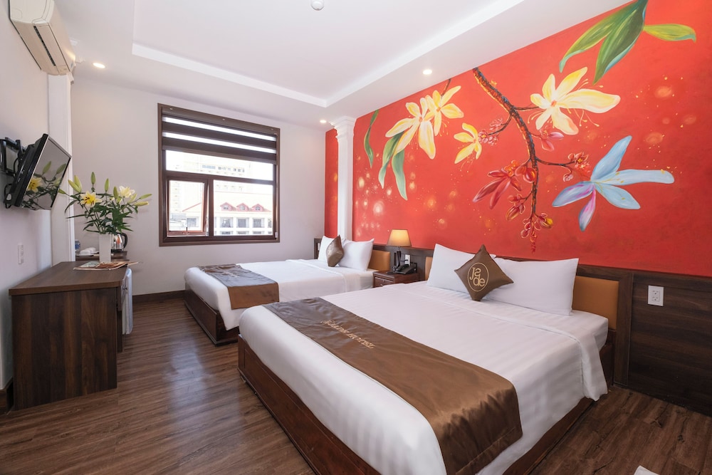 Jade Hotel 30/62