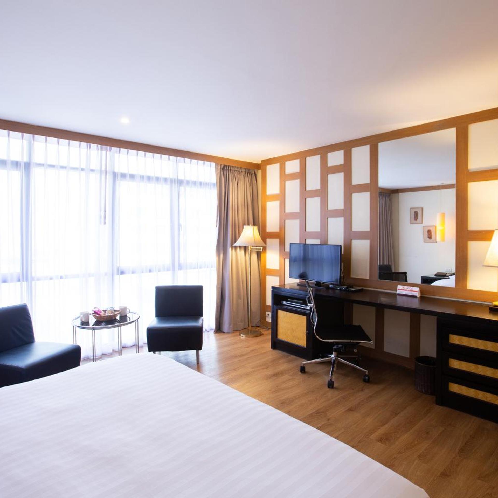 Executive, Double Bed, The Tarntawan Hotel Surawong Bangkok 5/8