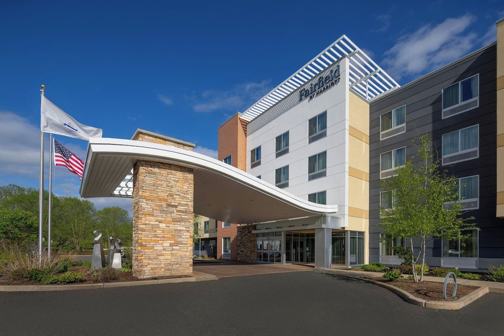 Fairfield Inn Suites Springfield Northampton Amherst 48/52