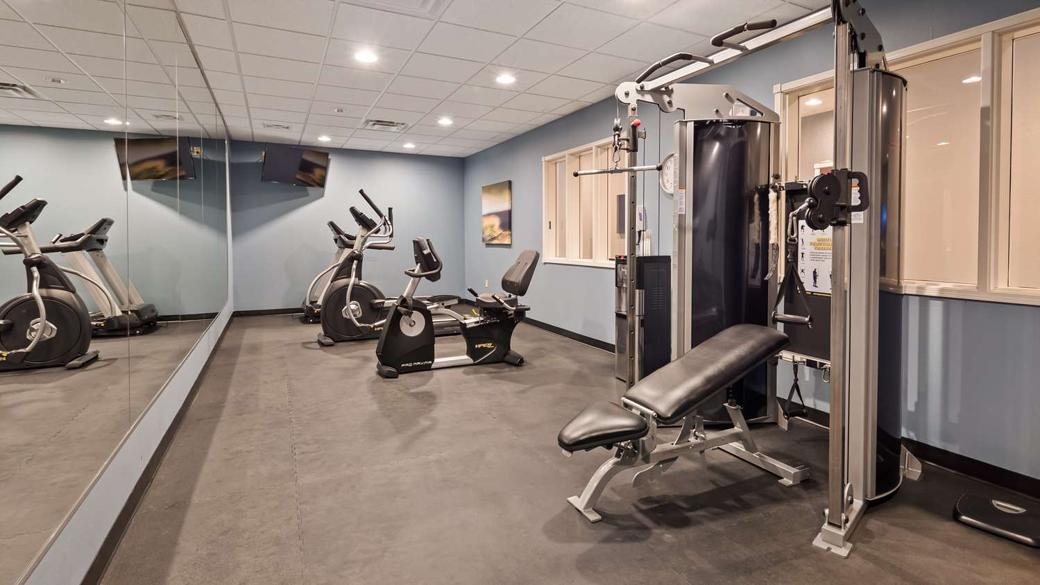 Best Western Plus Boardman Inn & Suites 15/29