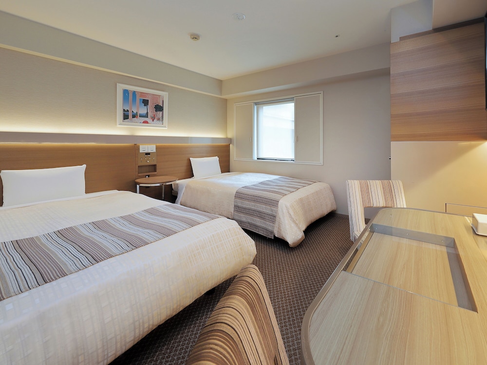 ROOM, TWIN BEDS