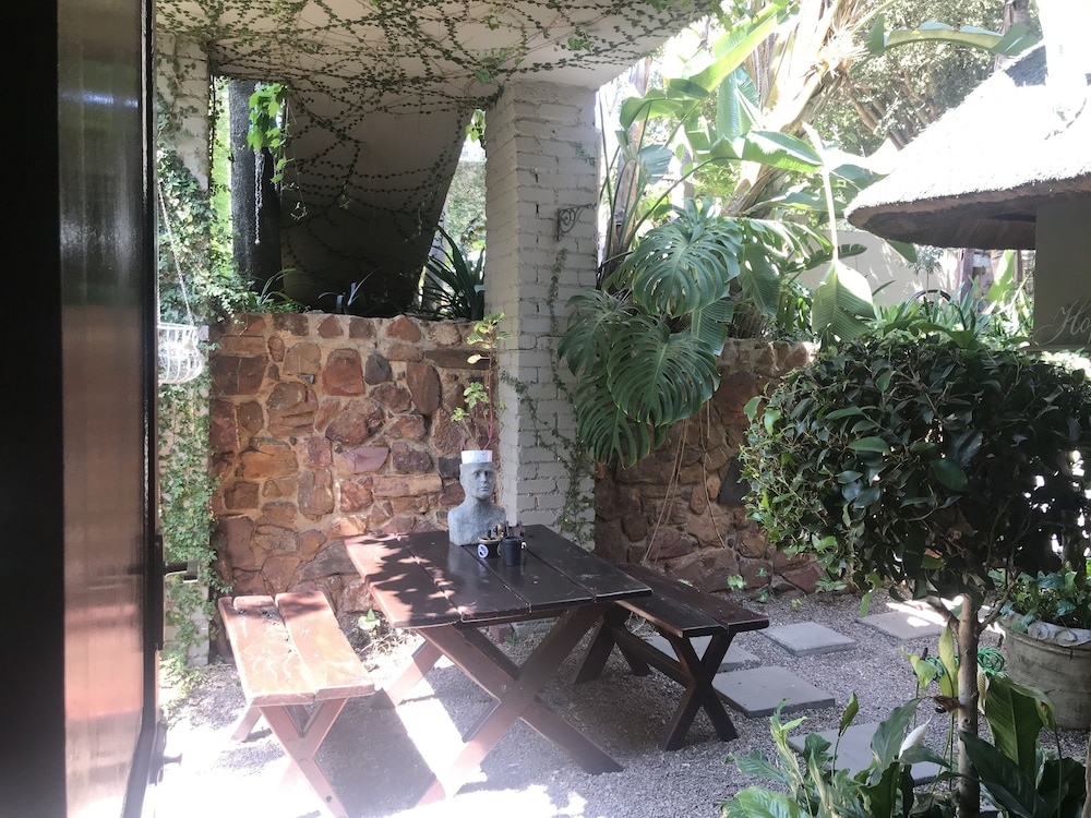 Waterhouse Guest Lodges 202 Lawley Street 41/50