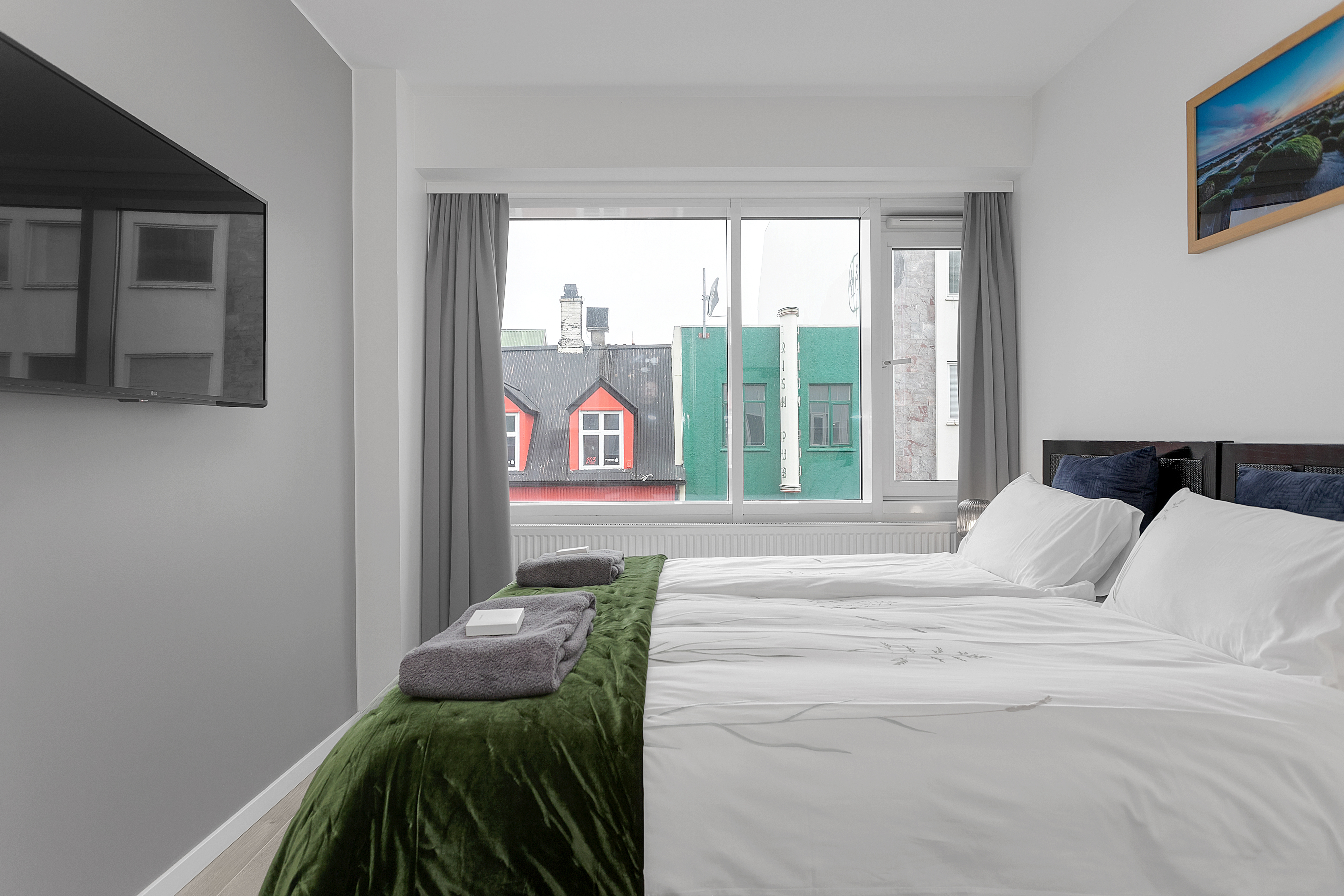 ROOM, DOUBLE BED