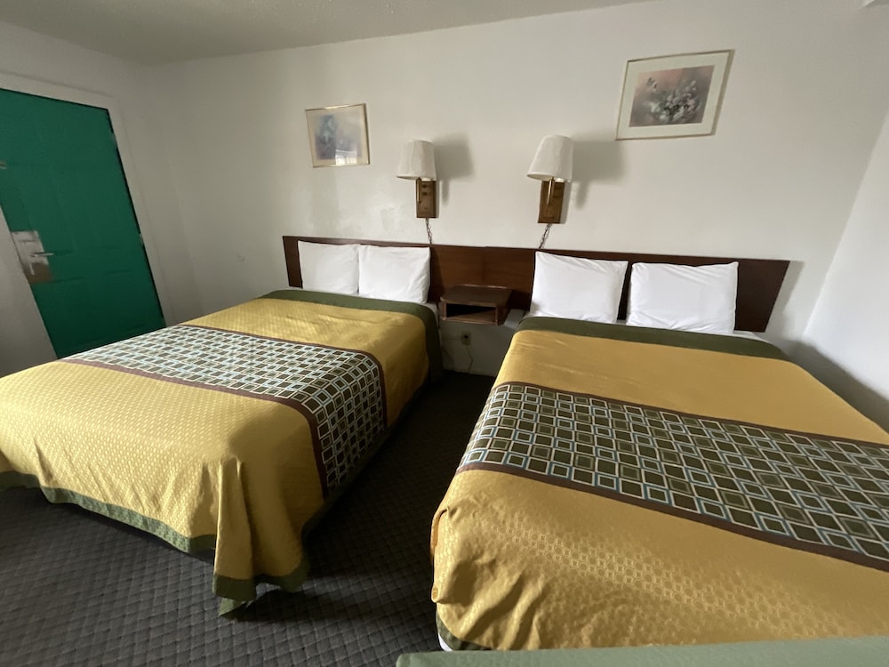Kansan Motel 4/25