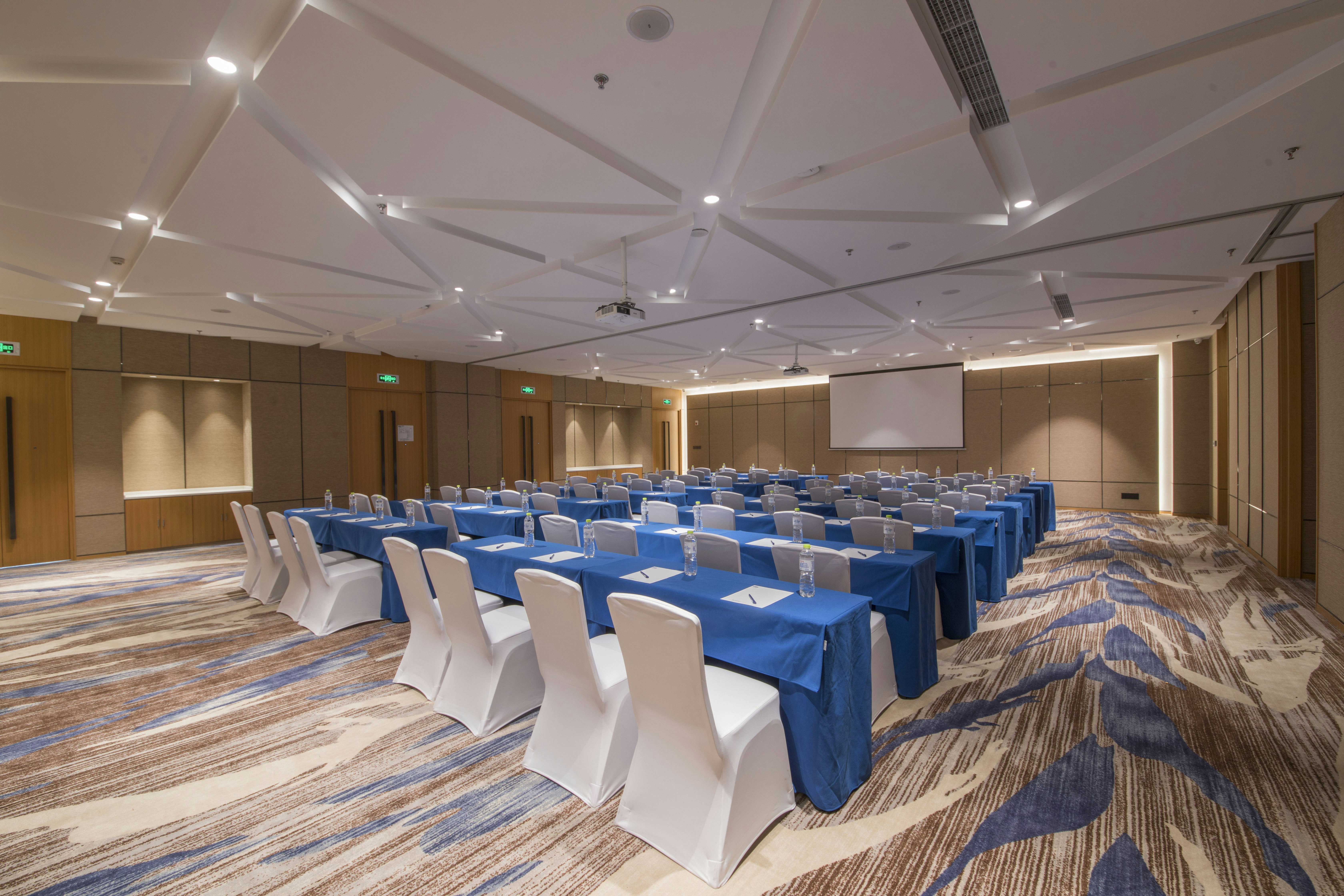 Holiday Inn Express Qingdao Chengyang Central 52/59