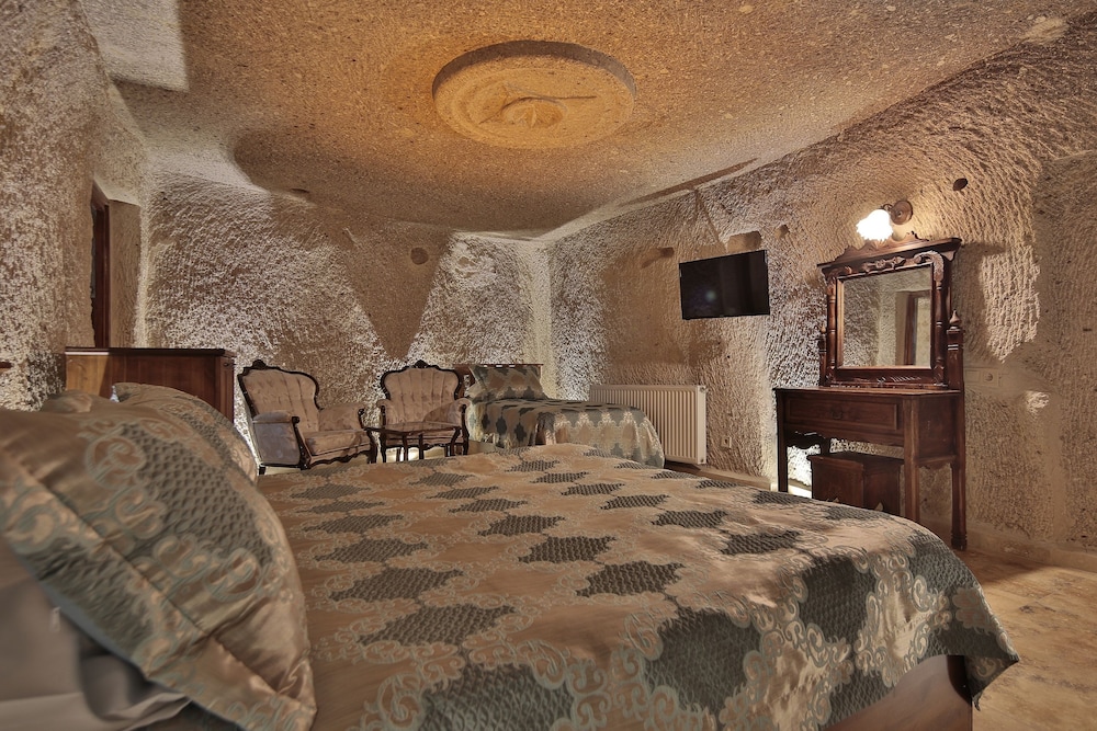 Shoestring Cave House 14/50