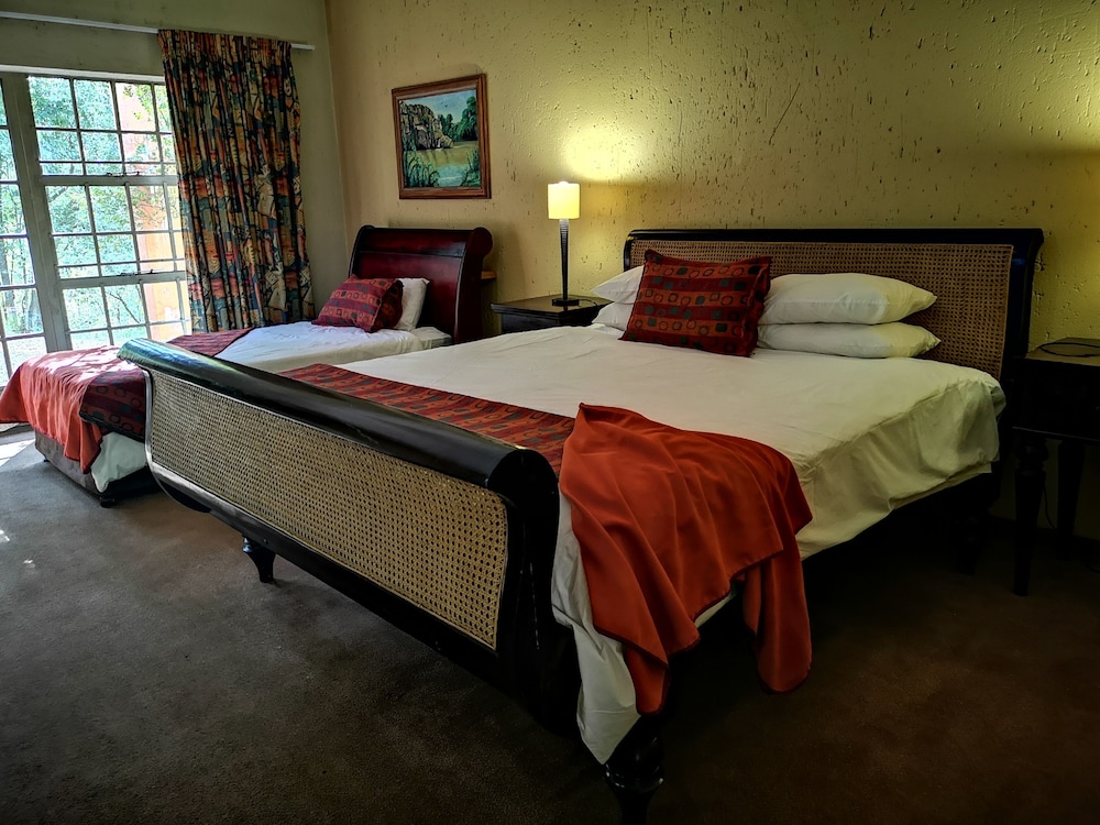 Hornbill Lodge and Legends Restaurant 3/15
